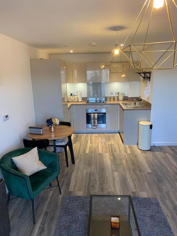 ווסט ת'ורוק Lovely 1-Bed Serviced Apartment With Free Parking מראה חיצוני תמונה