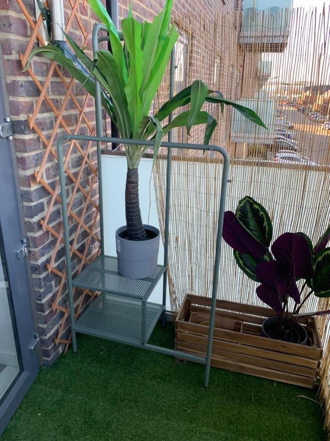 ווסט ת'ורוק Lovely 1-Bed Serviced Apartment With Free Parking מראה חיצוני תמונה